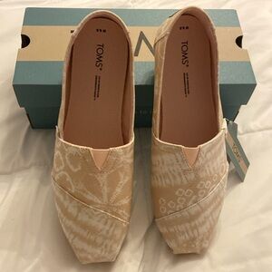TOMS Women’s Shoes New Size 8.5 Alpargata Cloudy Pink Patchwork Batik Print